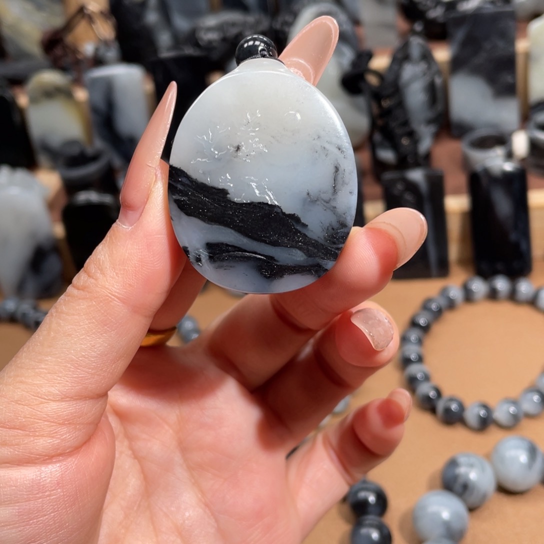 颈饰未镶嵌和田玉世***失