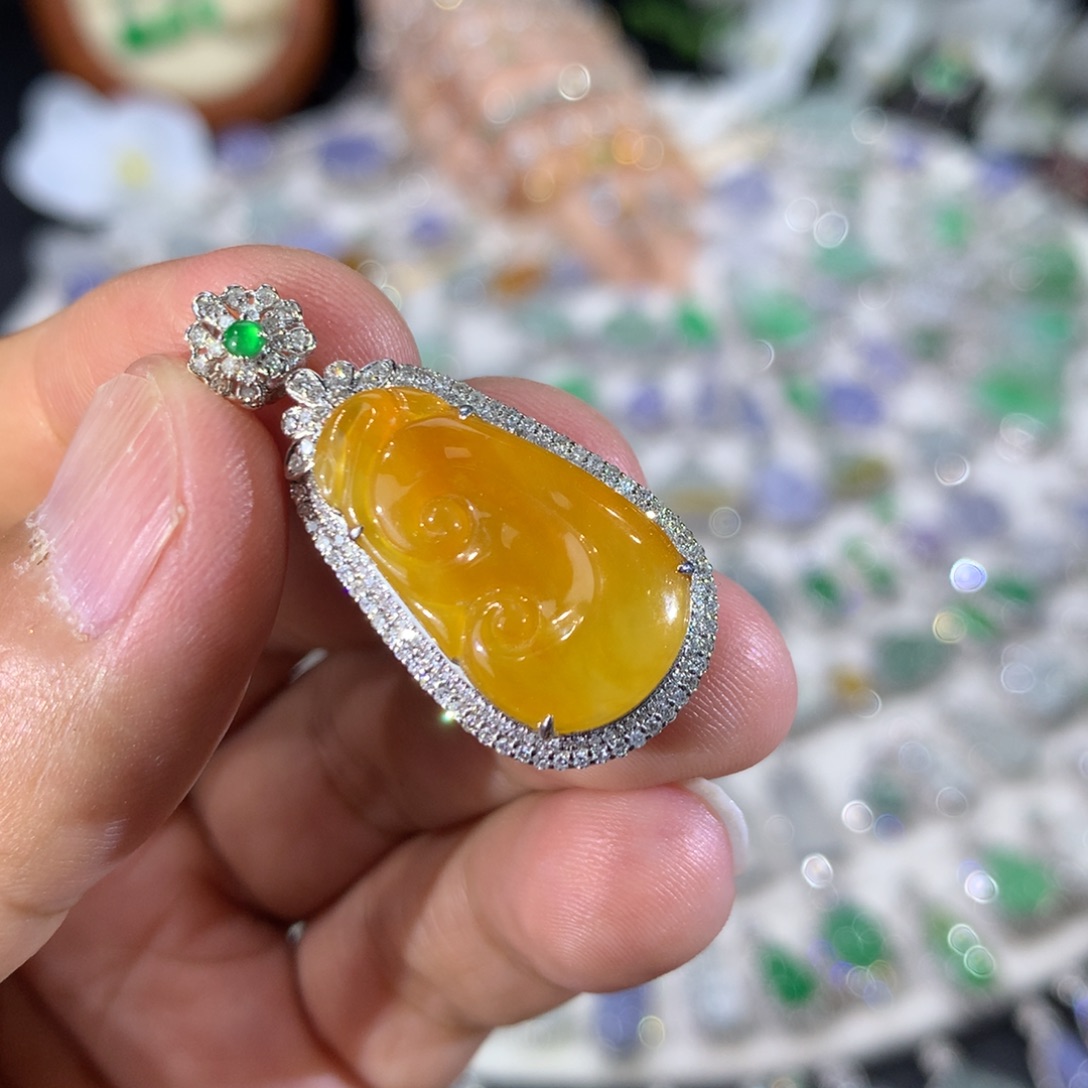 吊坠(不含链)18K金镶嵌翡翠