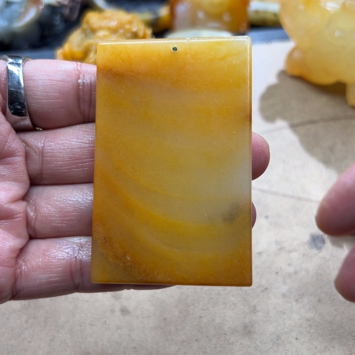 石英质玉（黄龙玉）颈饰未镶嵌