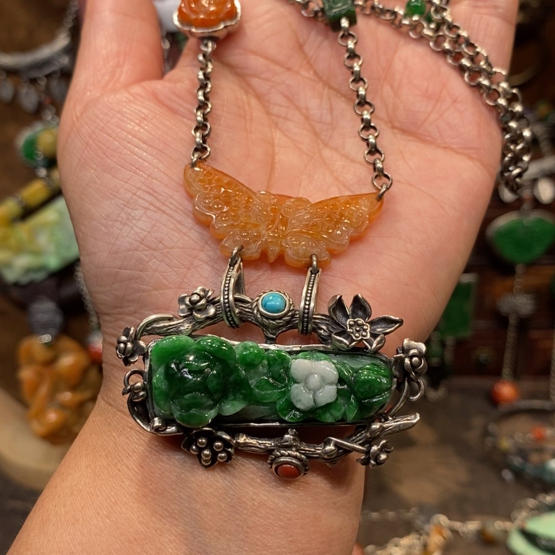 翡翠吊坠(赠链)未镶嵌