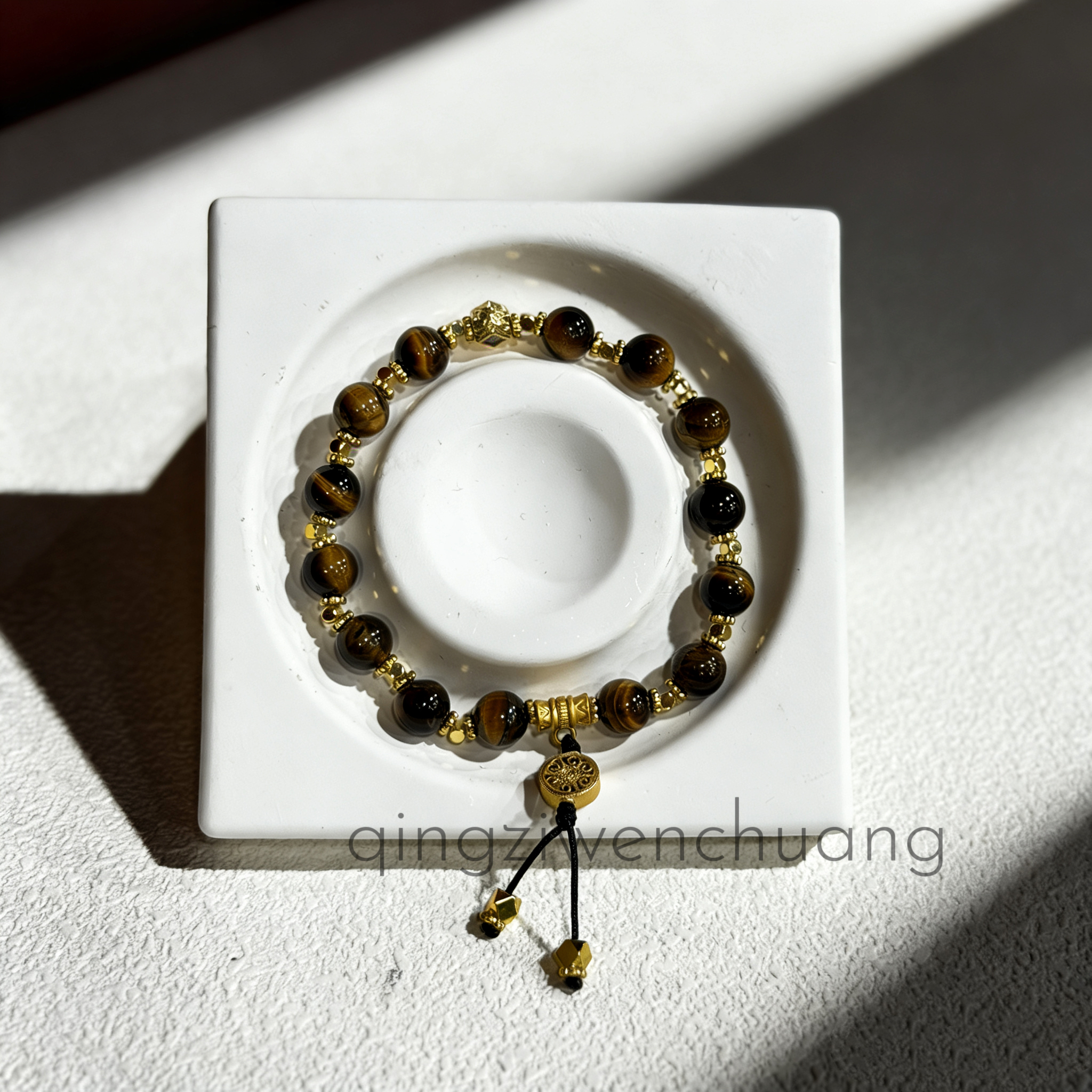 手链 DH 1348-虎眼石8mm+金色小圆盘双方块吊坠