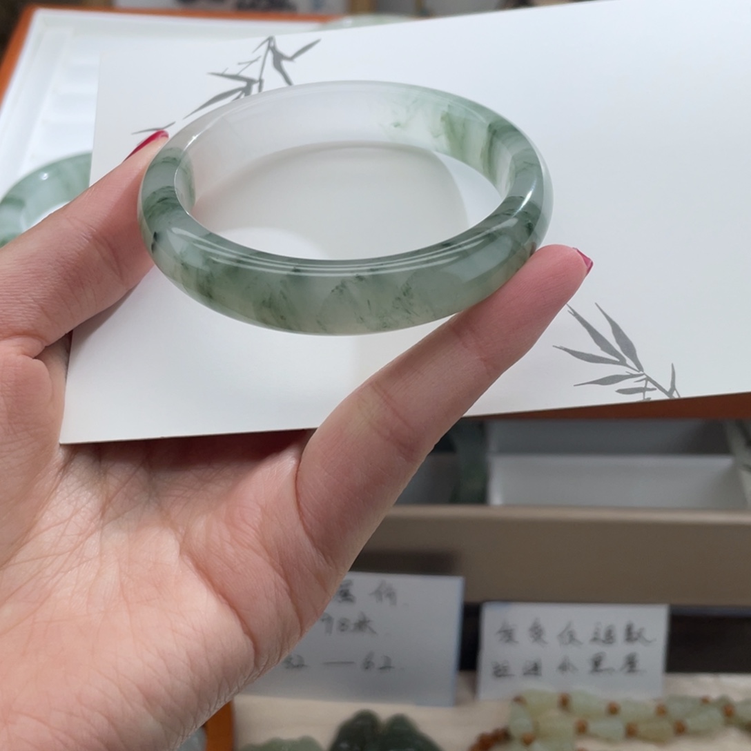 石英质玉（天山翠）未镶嵌手镯54圈口