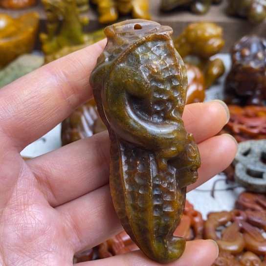 蛇纹石玉未镶嵌颈饰90