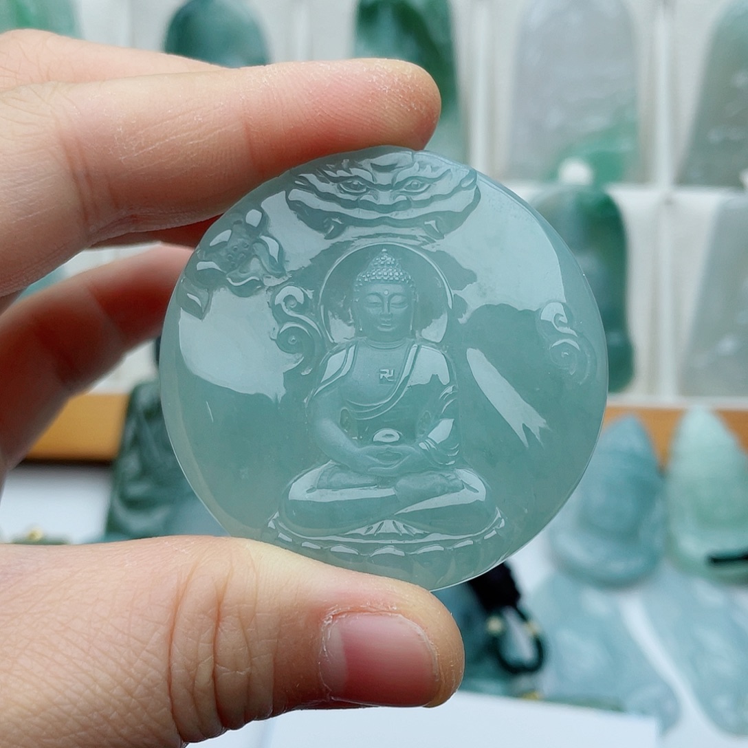 妙***娟翡翠未镶嵌颈饰大日如来