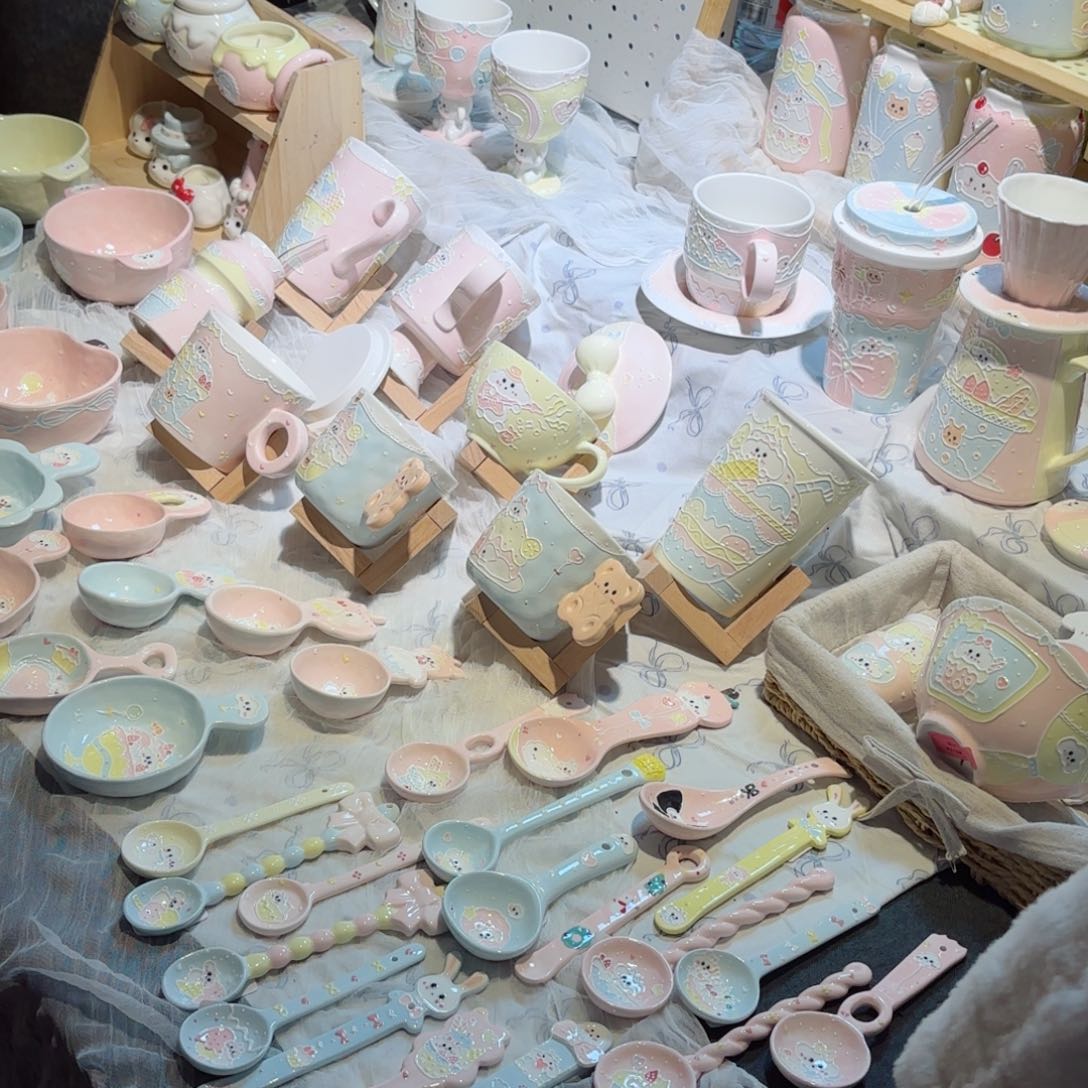 摆件陶瓷陶瓷陶瓷摊位图