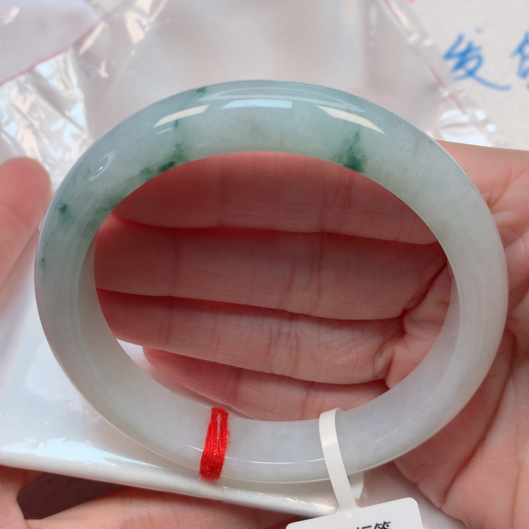 翡翠手镯未镶嵌61.9圈