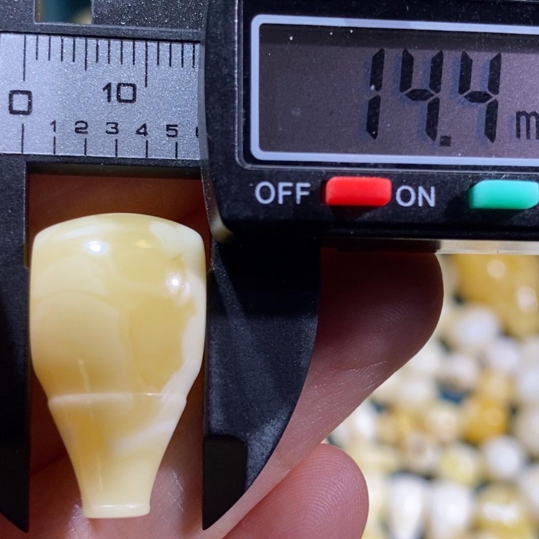 蜜蜡裸石未镶嵌配饰