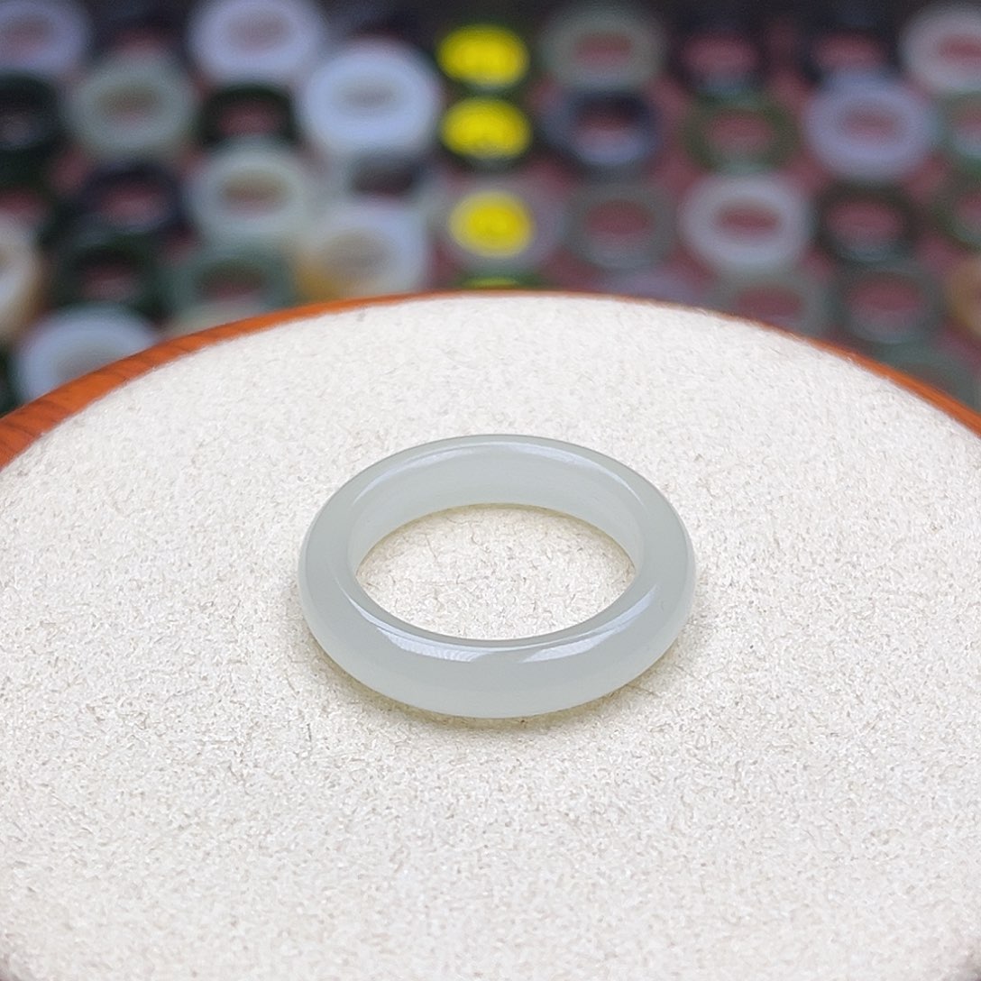 和田玉戒指未镶嵌18.0内径17圈冰白