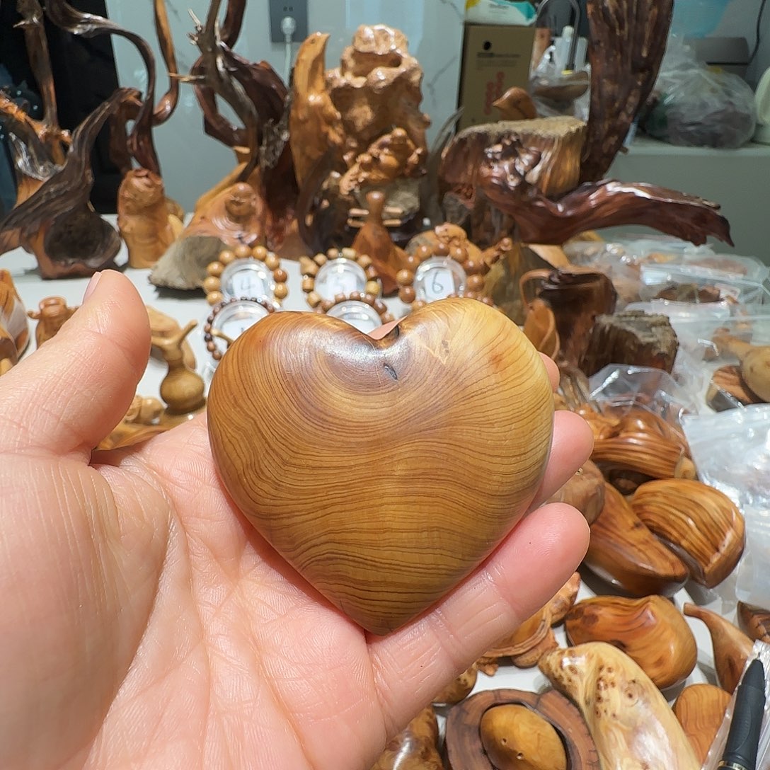 米***多柏木（崖柏）太行崖柏陈化黑油闻香爱心手把件