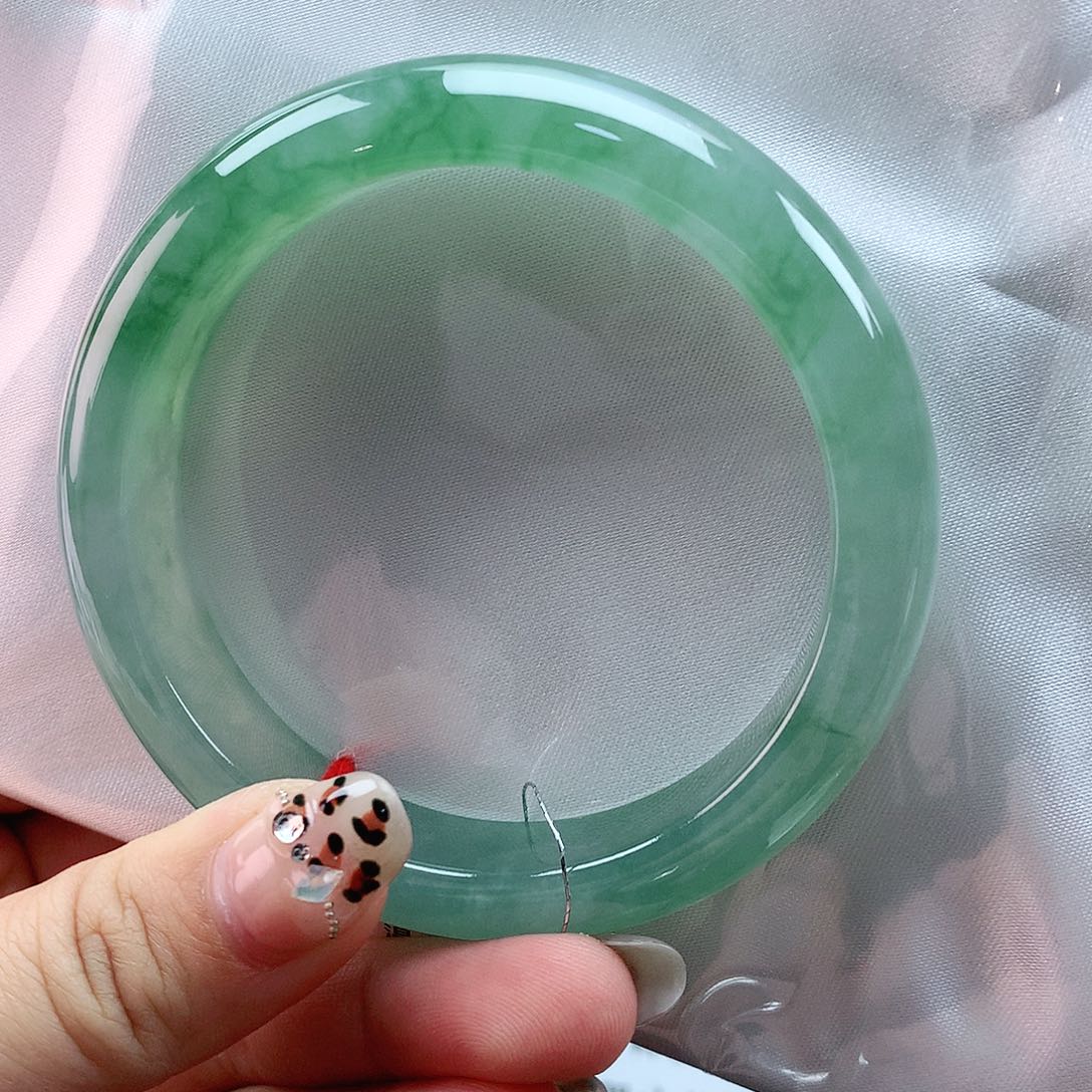 翡翠手镯未镶嵌59圈