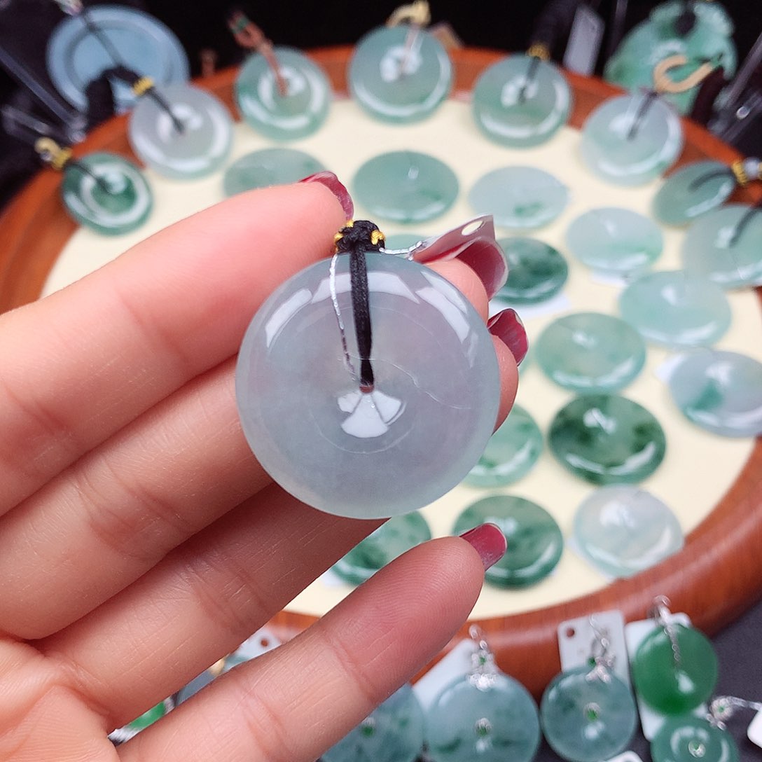 翡翠颈饰未镶嵌吊坠