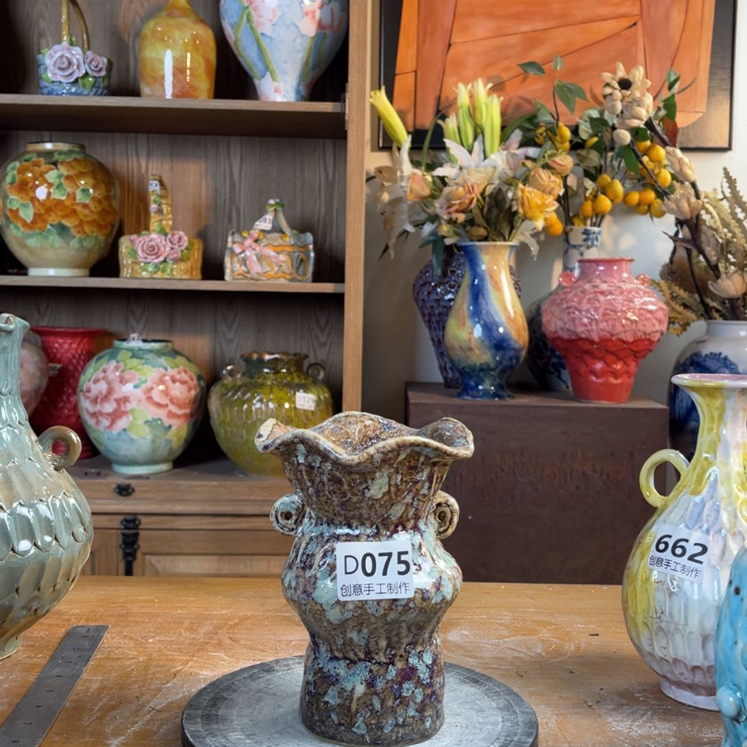 摆件陶瓷花瓶高16口径5.5盘泥微瑕