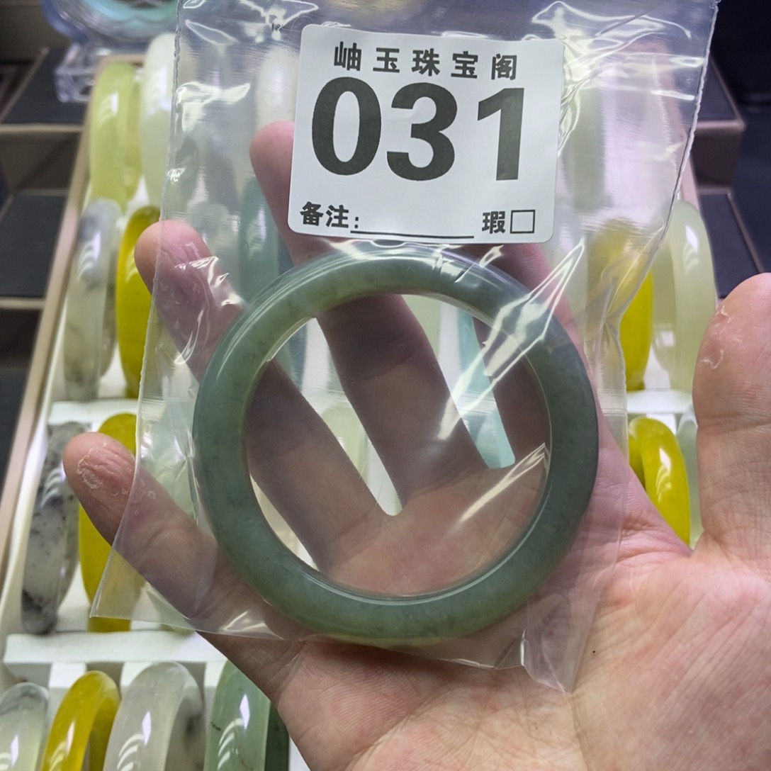 未镶嵌蛇纹石玉手镯子**➰