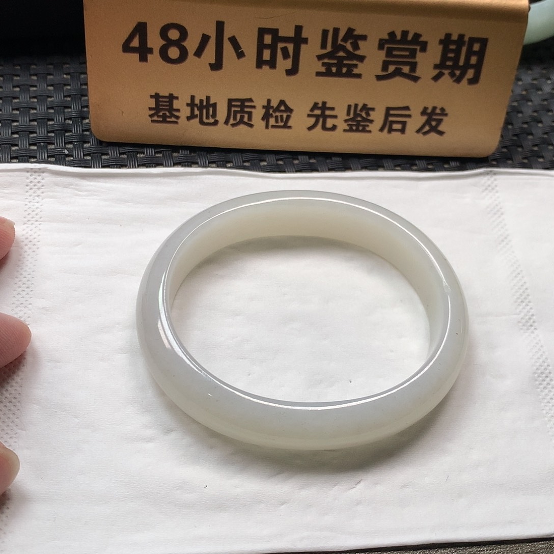 颈饰未镶嵌和田玉贵妃手镯 正圈52带