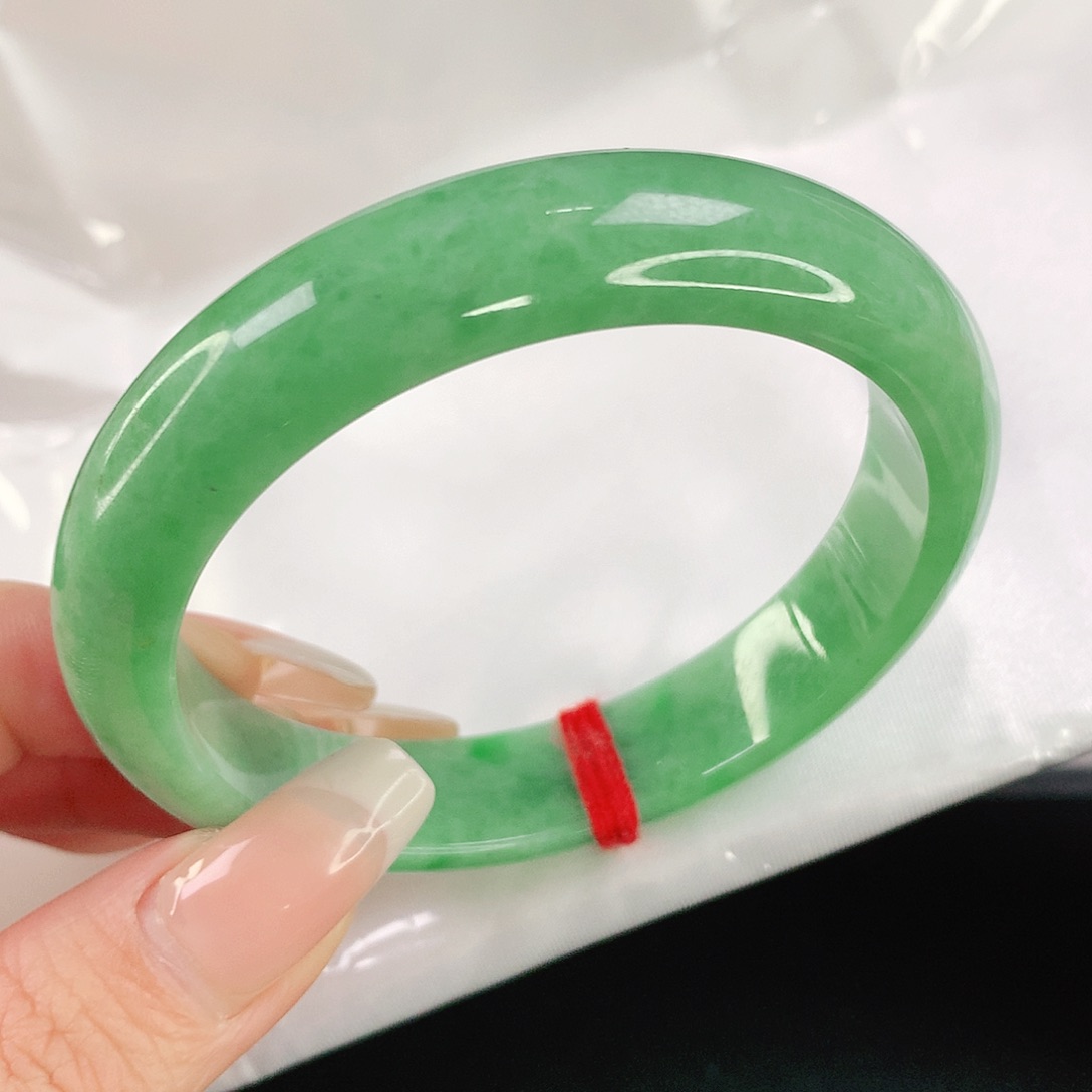 翡翠手镯未镶嵌55圈