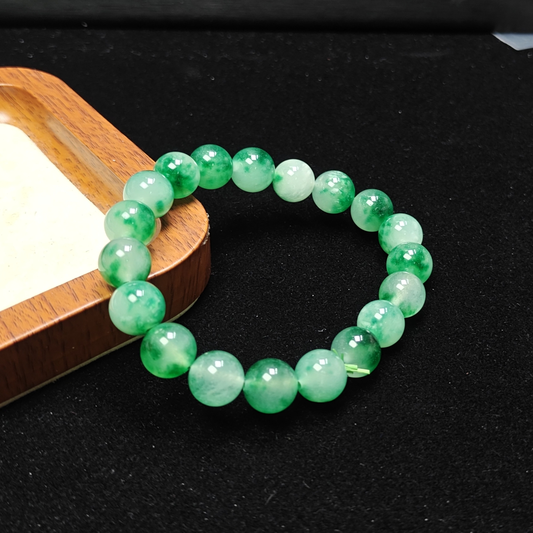 [停业清货]缅甸冰底绿飘花10m手串-140-多样性发一