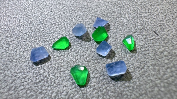 天然缅甸A货翡翠冰阳绿冰蓝紫随行