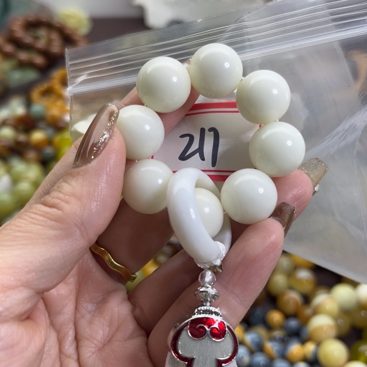 蛇纹石玉未镶嵌手链