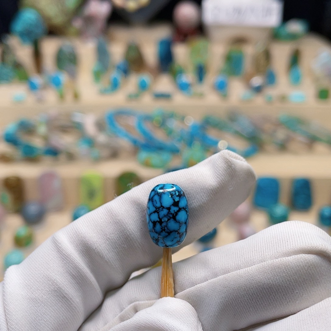 绿松石未镶嵌颈饰