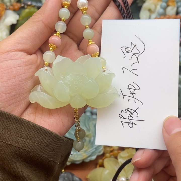 蛇纹石玉吊坠合金