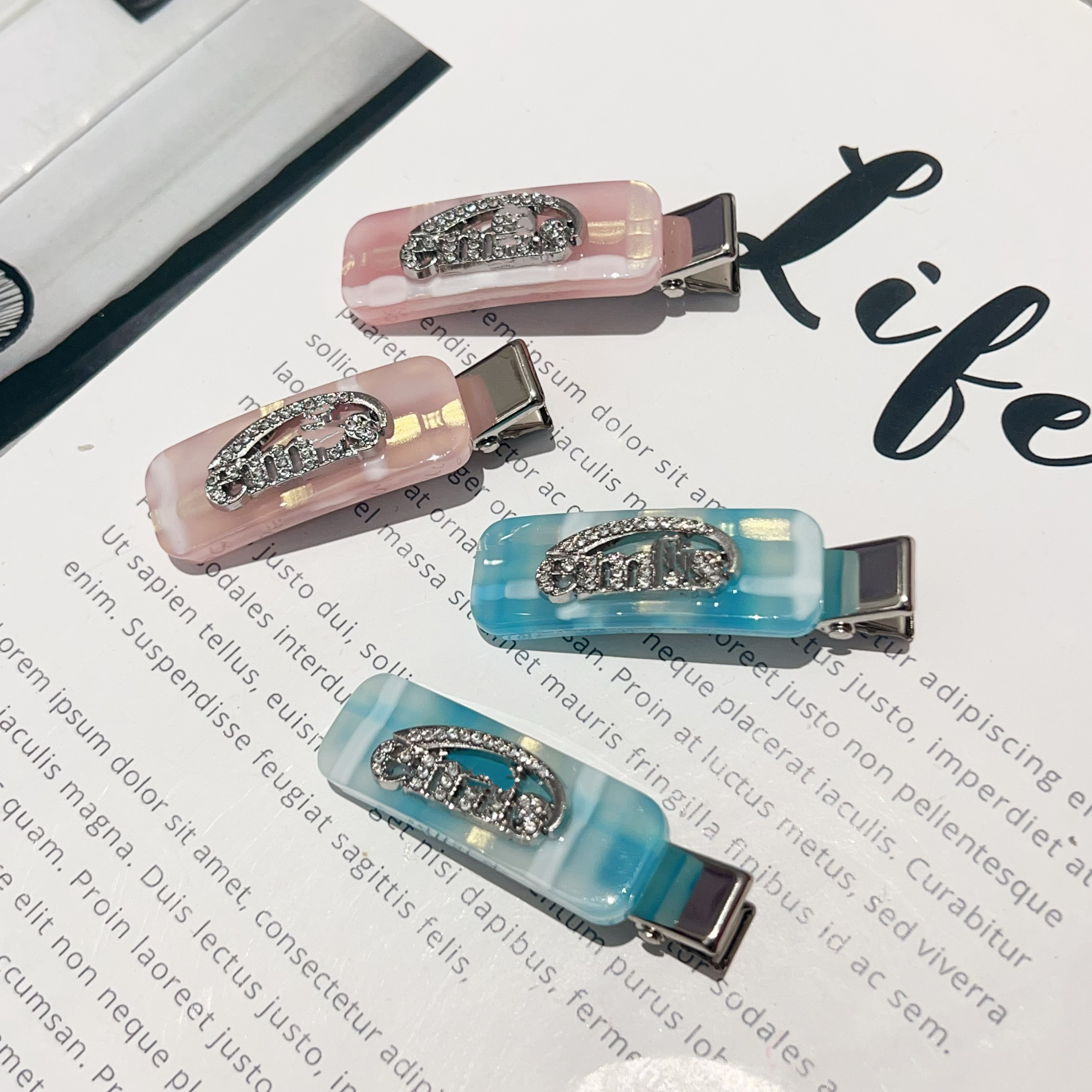 高级感醋酸字母侧边夹刘海夹J760