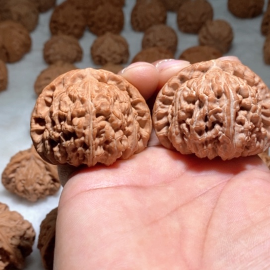 文玩核桃吊坠小*?49三角白