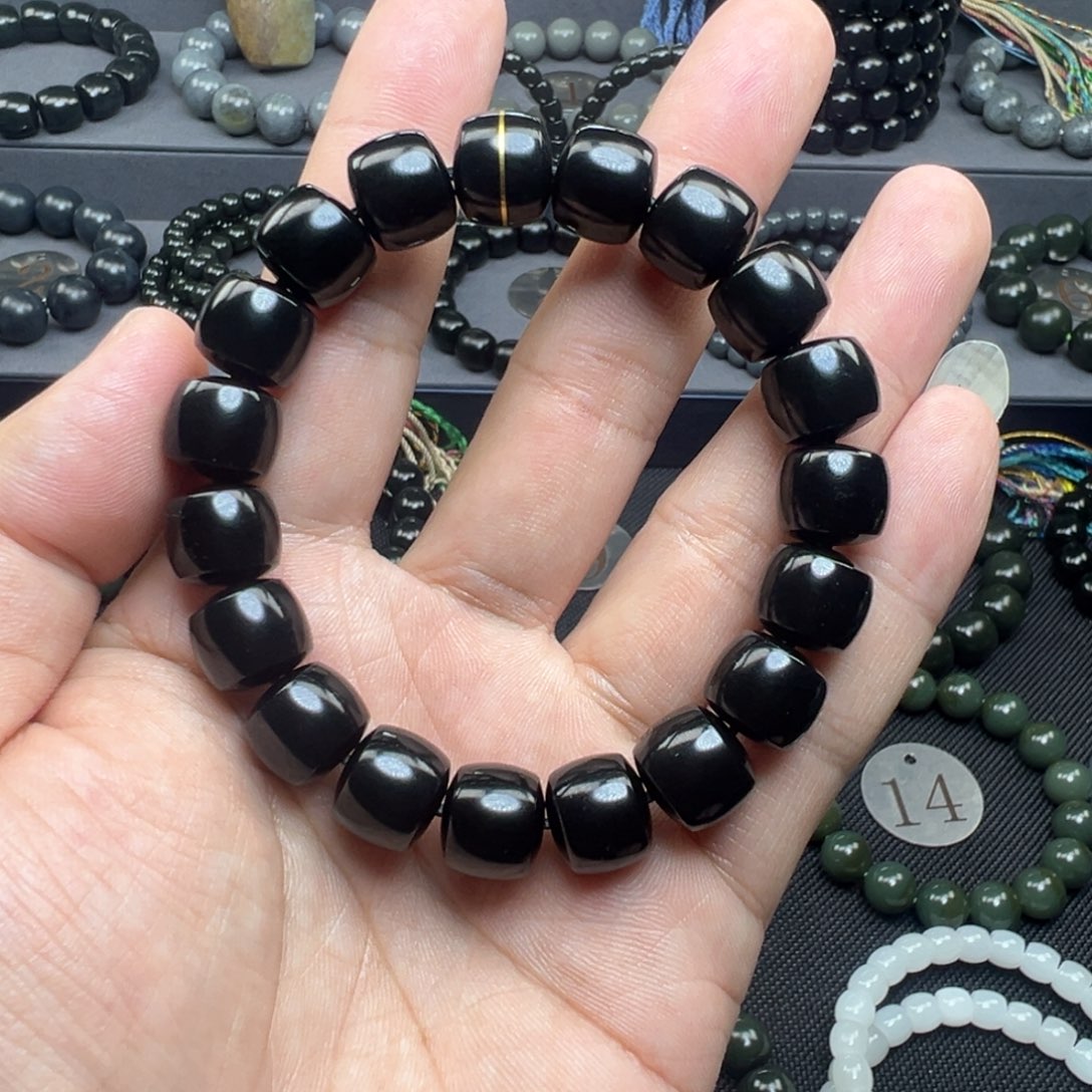 黑***湖和田玉未镶嵌手链