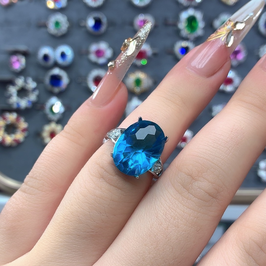 925银培育伦敦蓝色托帕宝石