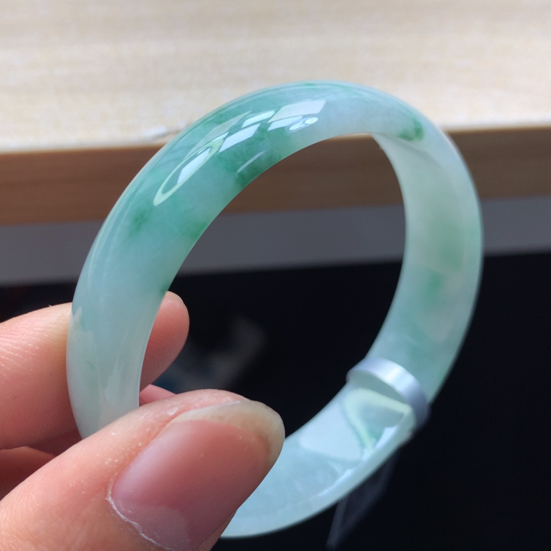 未镶嵌手镯翡翠手镯