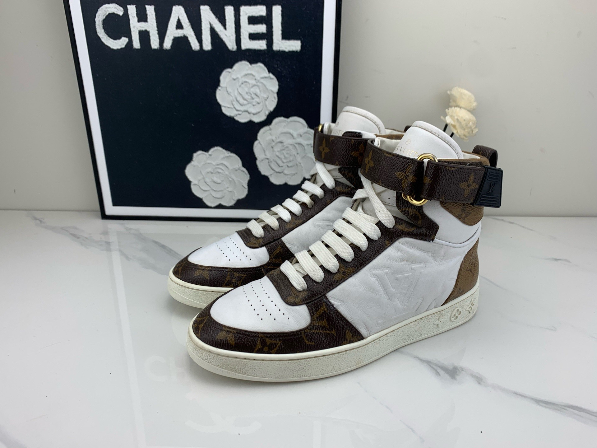 95新 LouisVuitton/路易威登 rivoli 浮雕老花板鞋 37码/jm01141