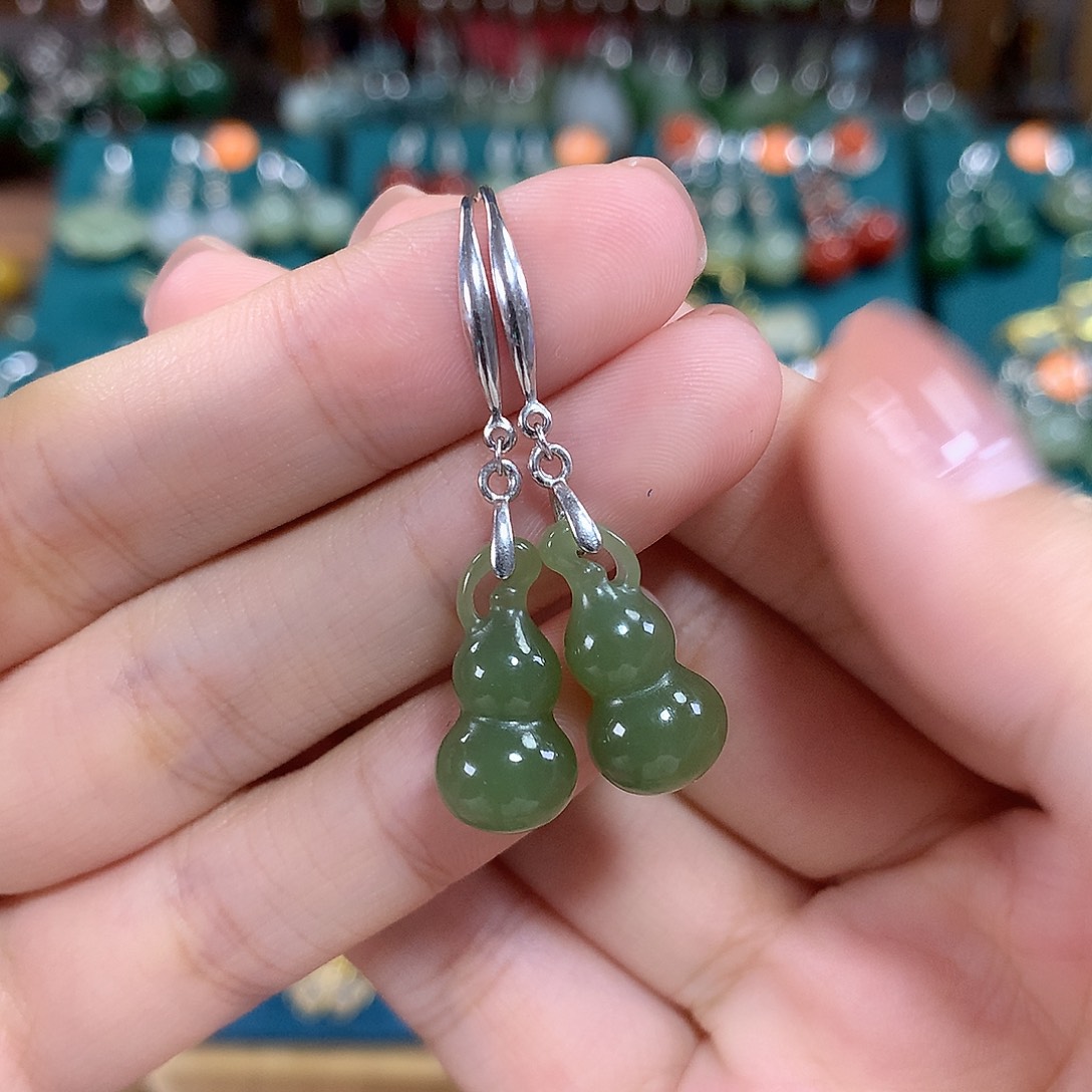 和田玉银S925镶嵌耳饰卡18左右