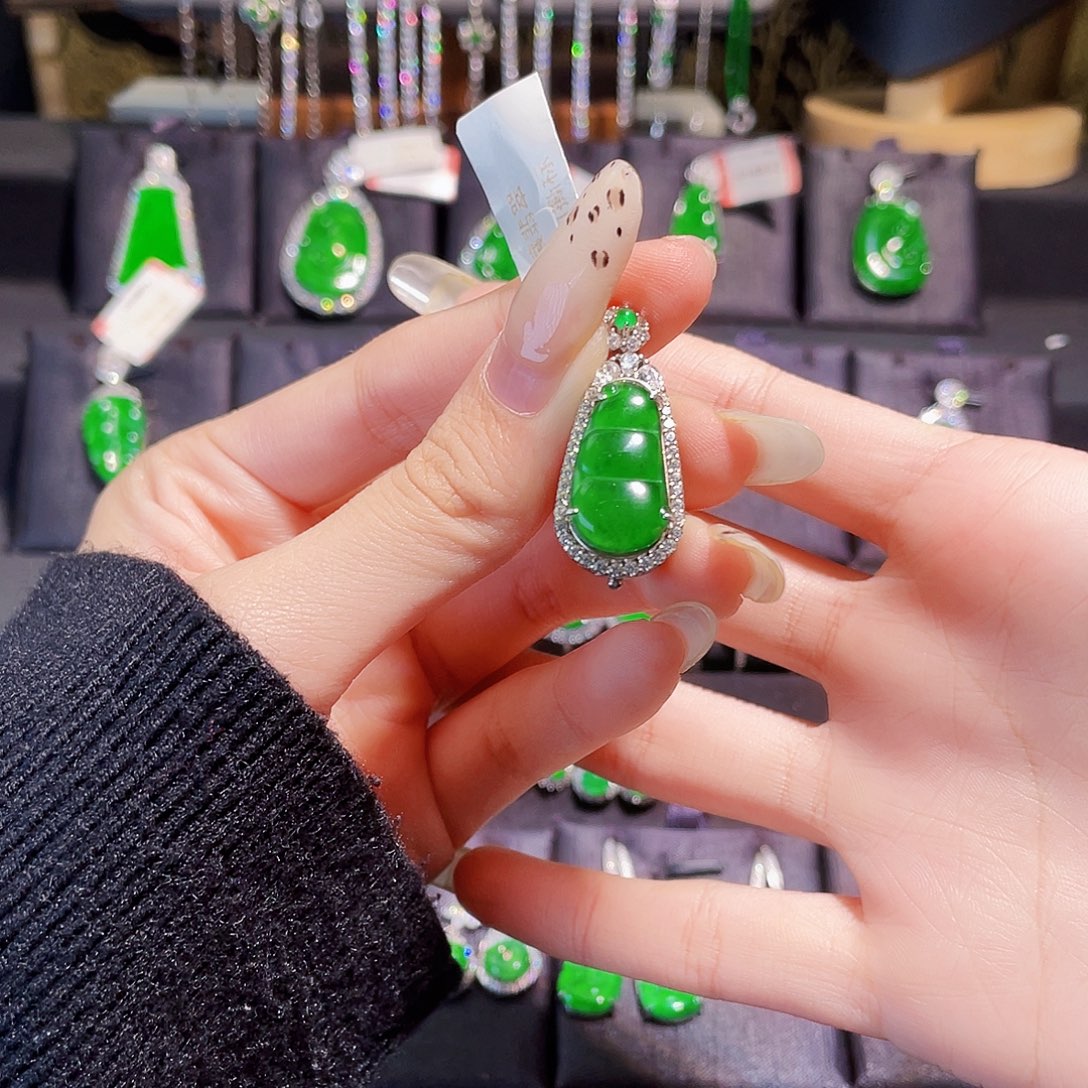 A***࿅翡翠银S925镶嵌颈饰福豆