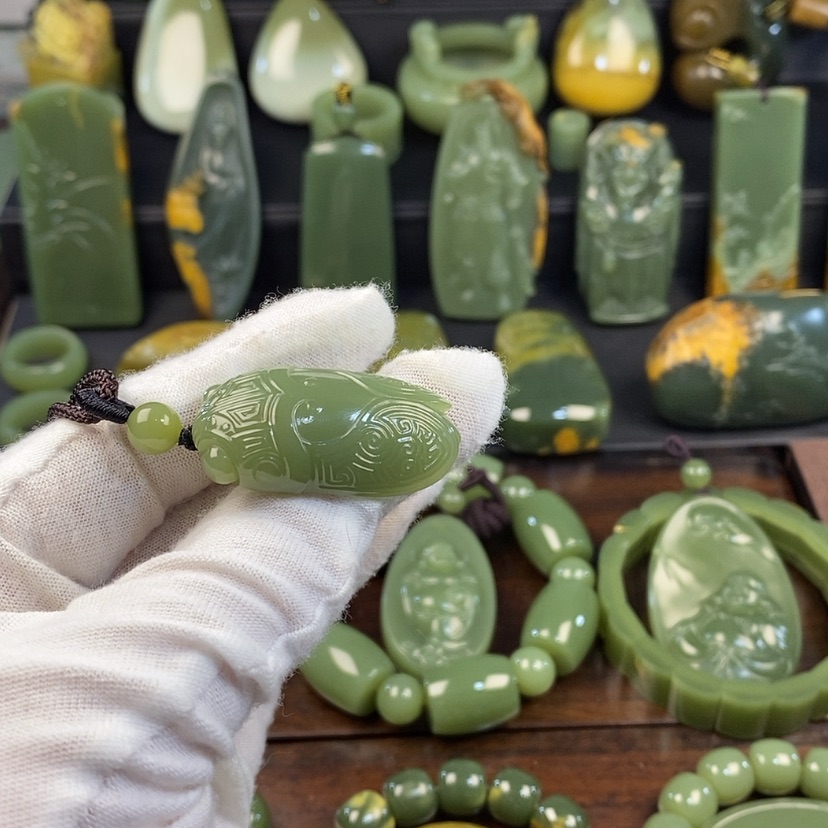 【闪购商品】岫岩老玉（透闪石质玉）颈饰未镶嵌