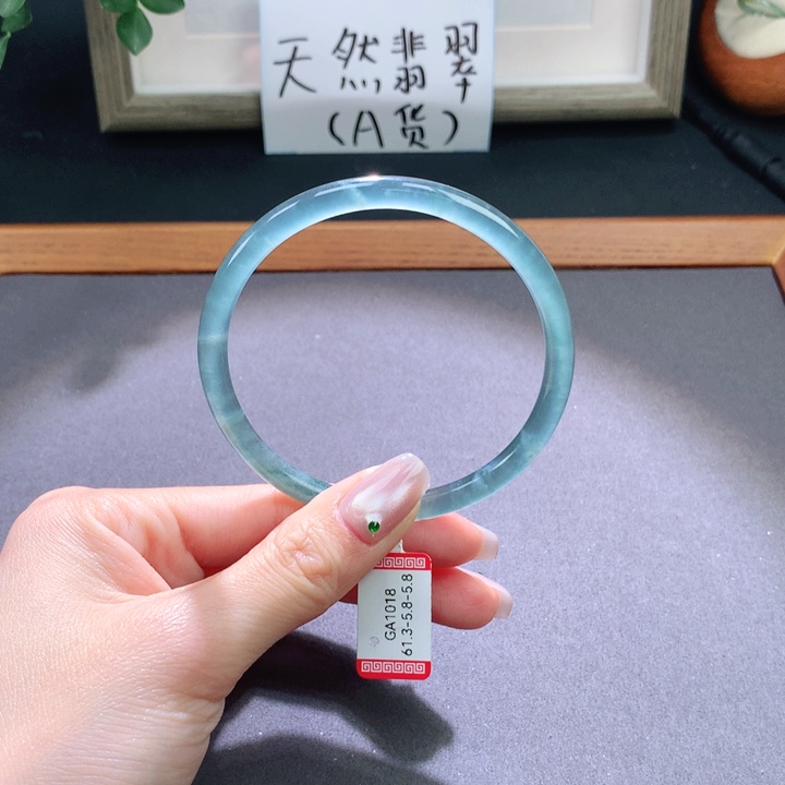 翡翠手镯未镶嵌天然翡翠手镯