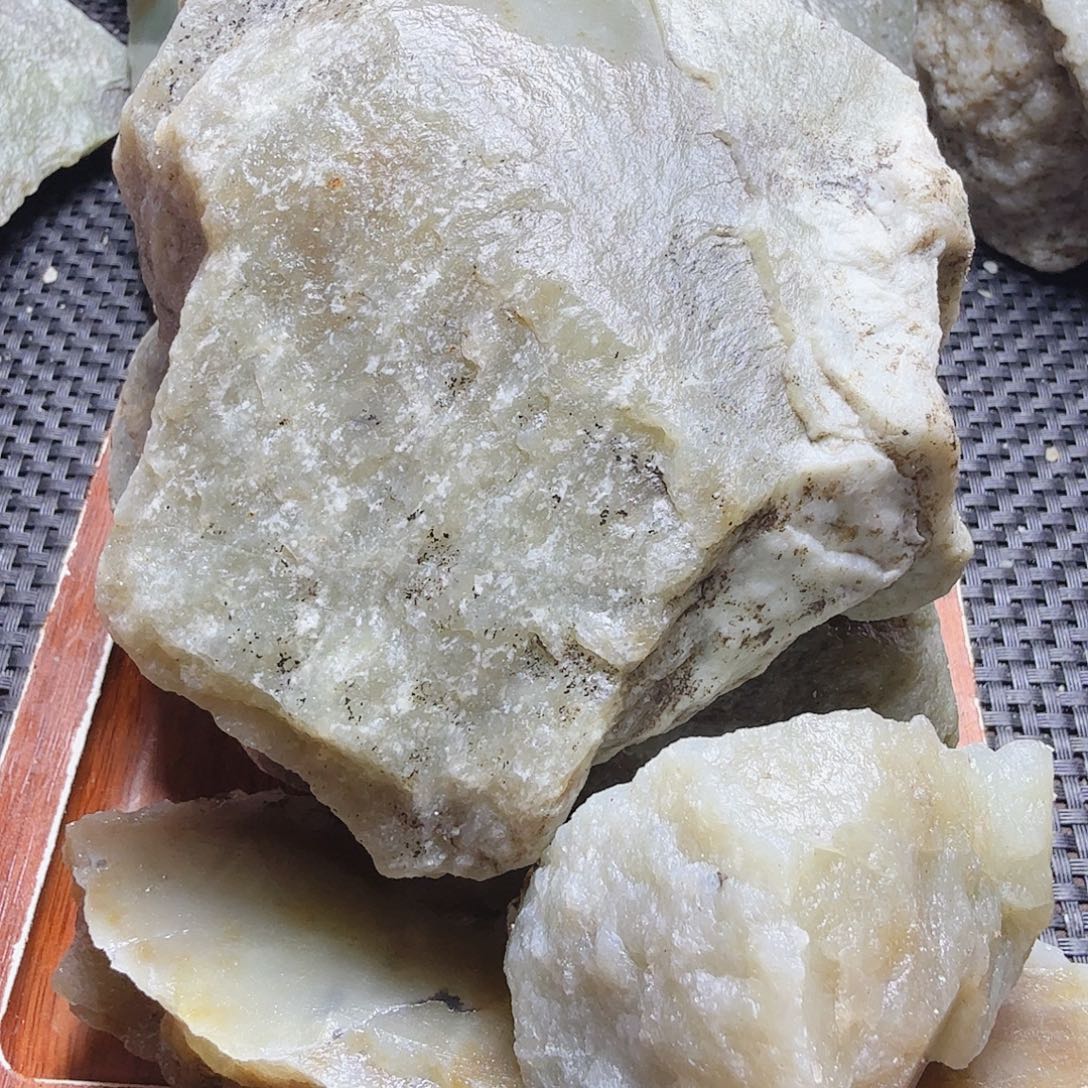 和田玉（糖玉）未镶嵌珠宝半成品