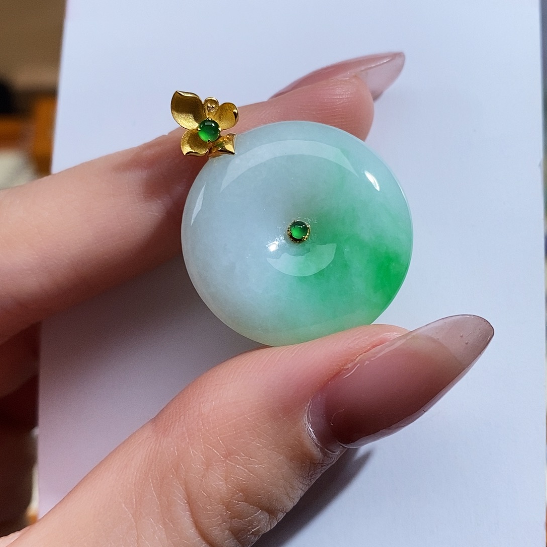 翡翠颈饰18K金镶嵌翡翠