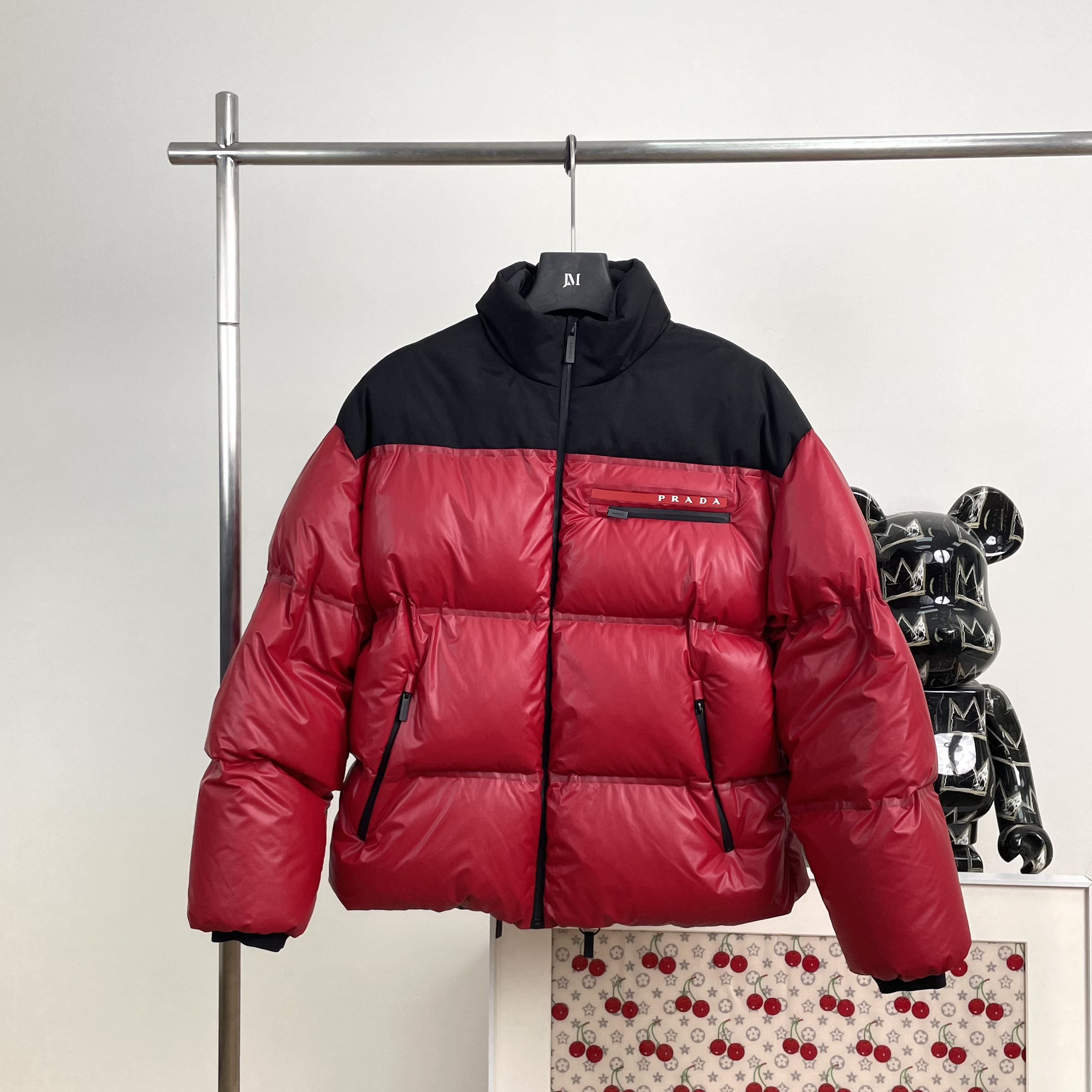 99新 Prada/普拉达 3752/Prada滑雪系列红黑拼色字母logo羽绒服