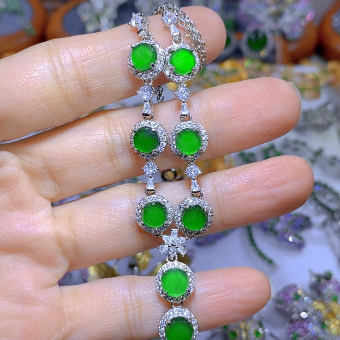 翡翠颈饰银S925镶嵌天然翡翠