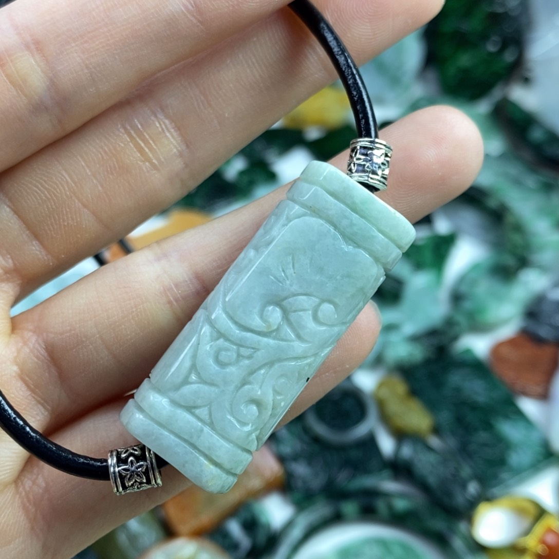 翡翠颈饰未镶嵌吊坠