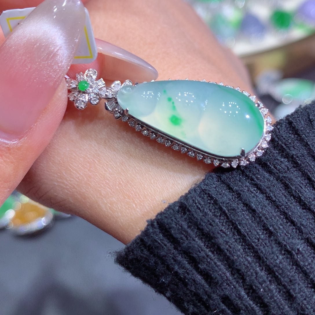 翡翠吊坠(不含链)18K金镶嵌