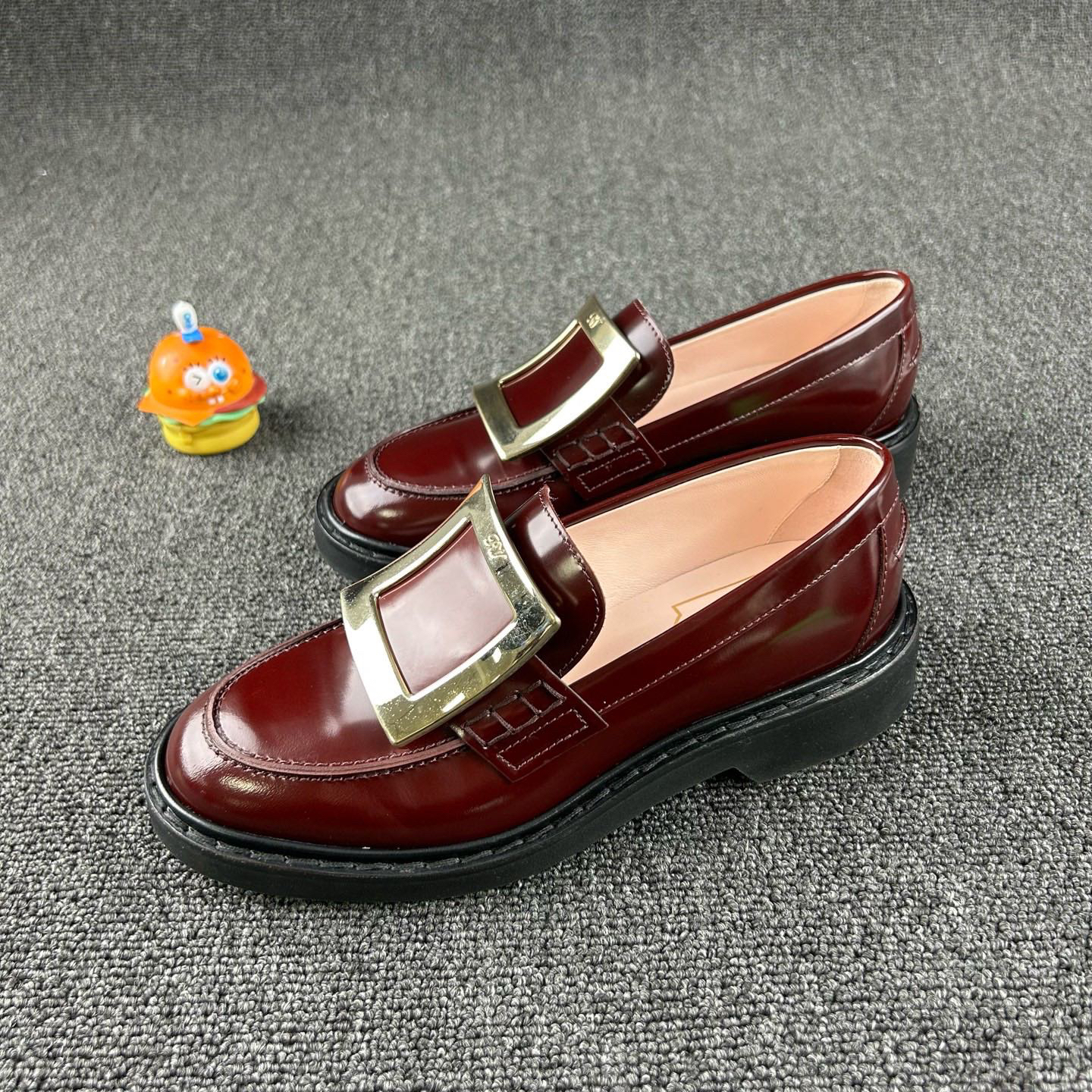 未使用 Roger Vivier/罗杰·维威耶 乐福鞋35.5码 HB4612