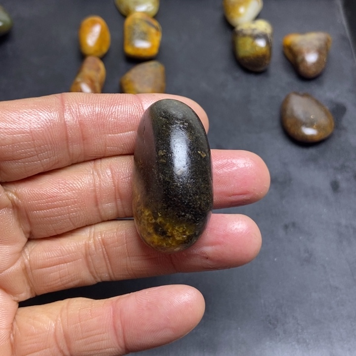 名***剑和田玉（糖玉）未镶嵌珠宝奇石