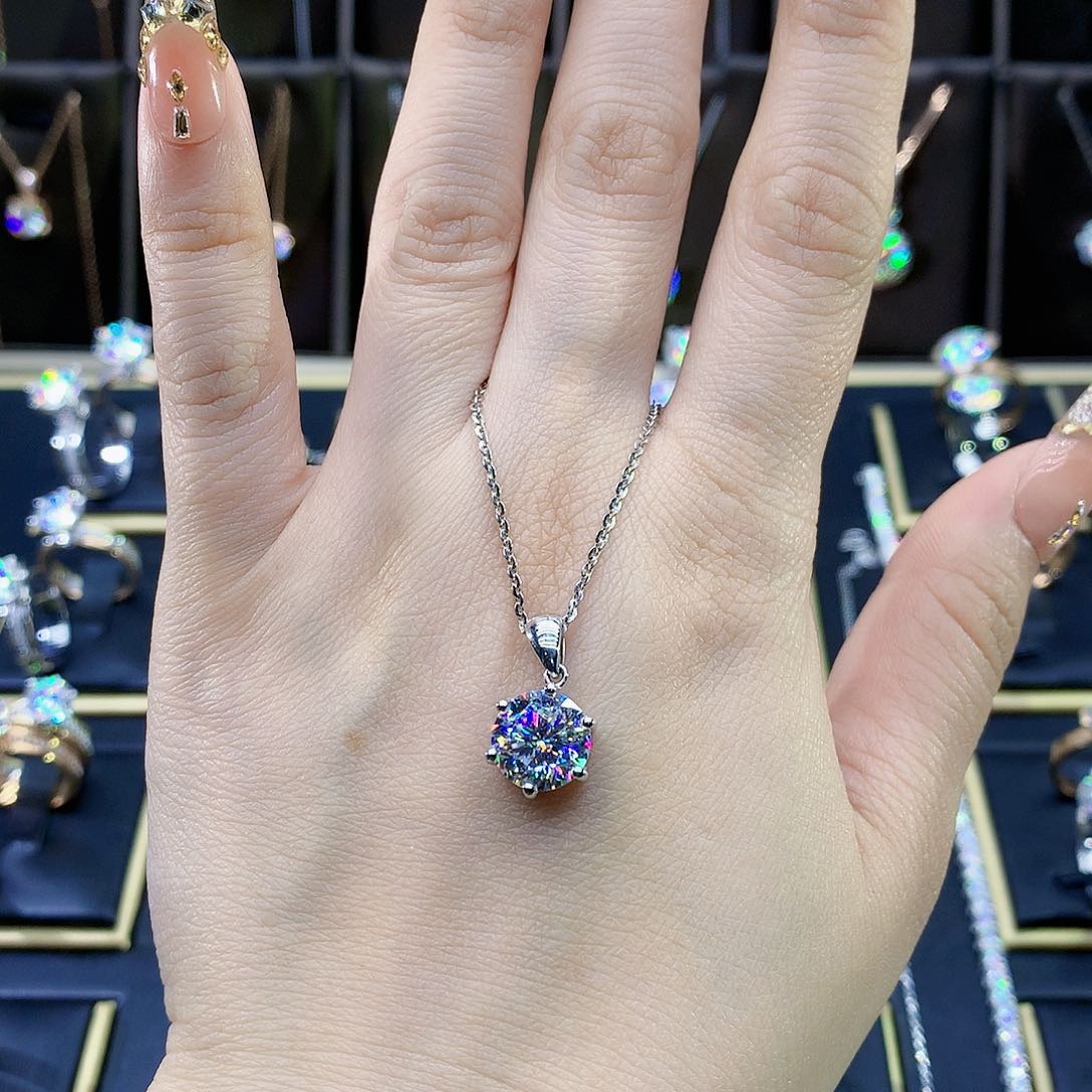 合成碳硅石（莫桑石）吊坠(赠链)18K金镶嵌凤*翼