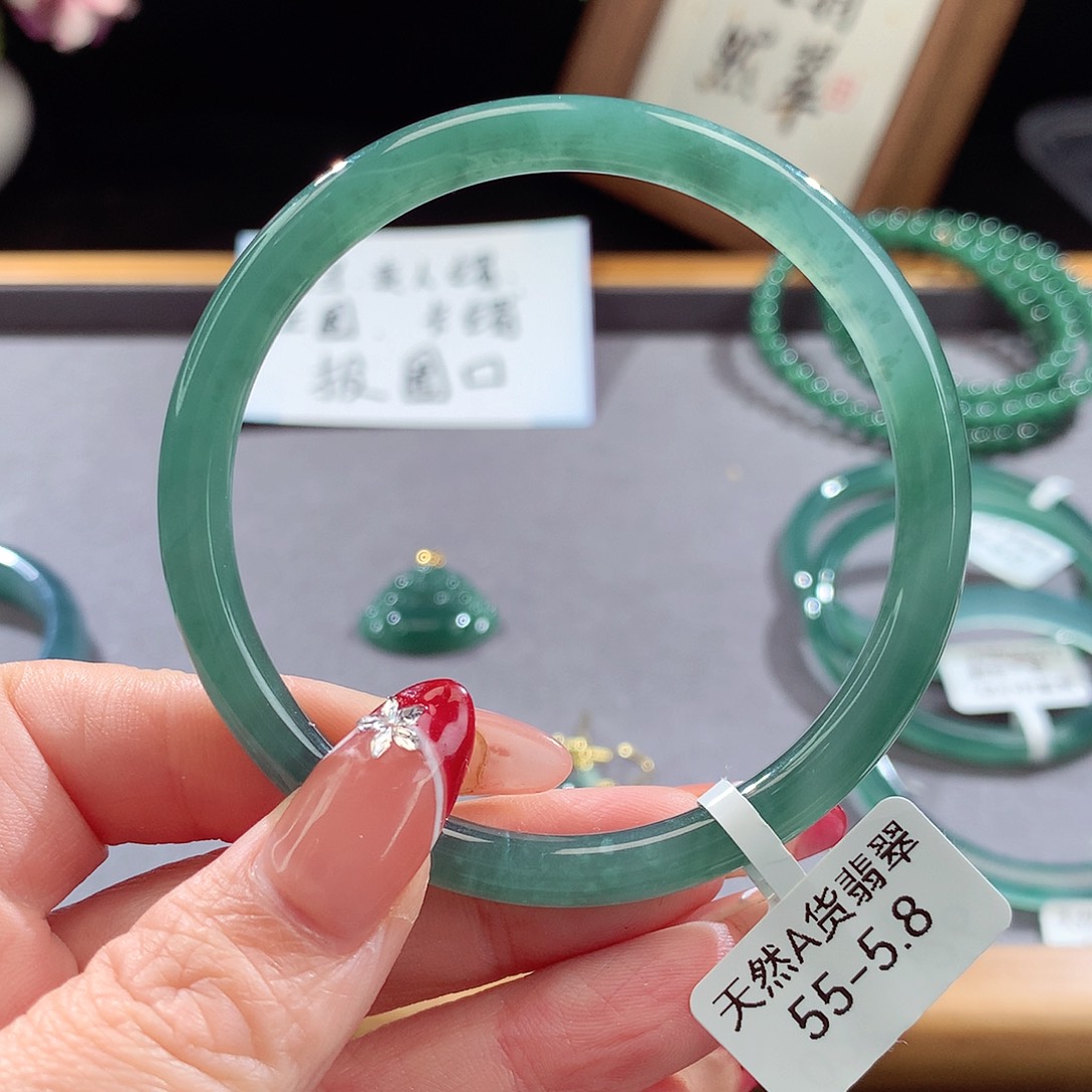 翡翠手镯（圆镯）未镶嵌