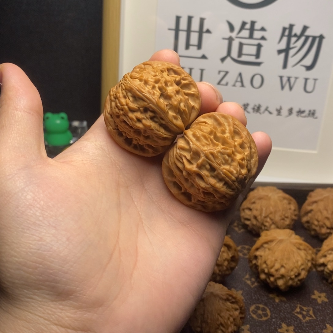 桃核把件涞水山地磨盘嗨嗨嗨