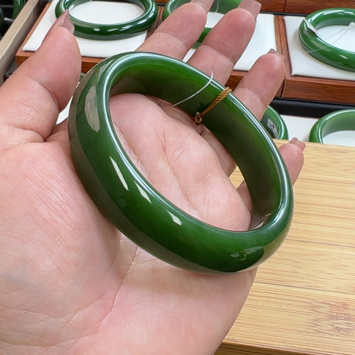 【闪购商品】和田玉（糖玉）手镯未镶嵌蕊*