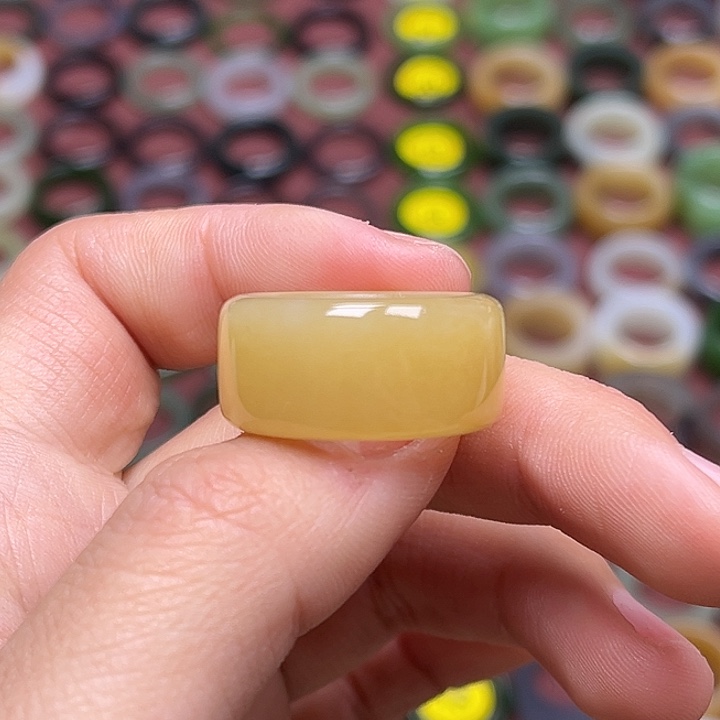 和田玉戒指未镶嵌17.3 黄金糖