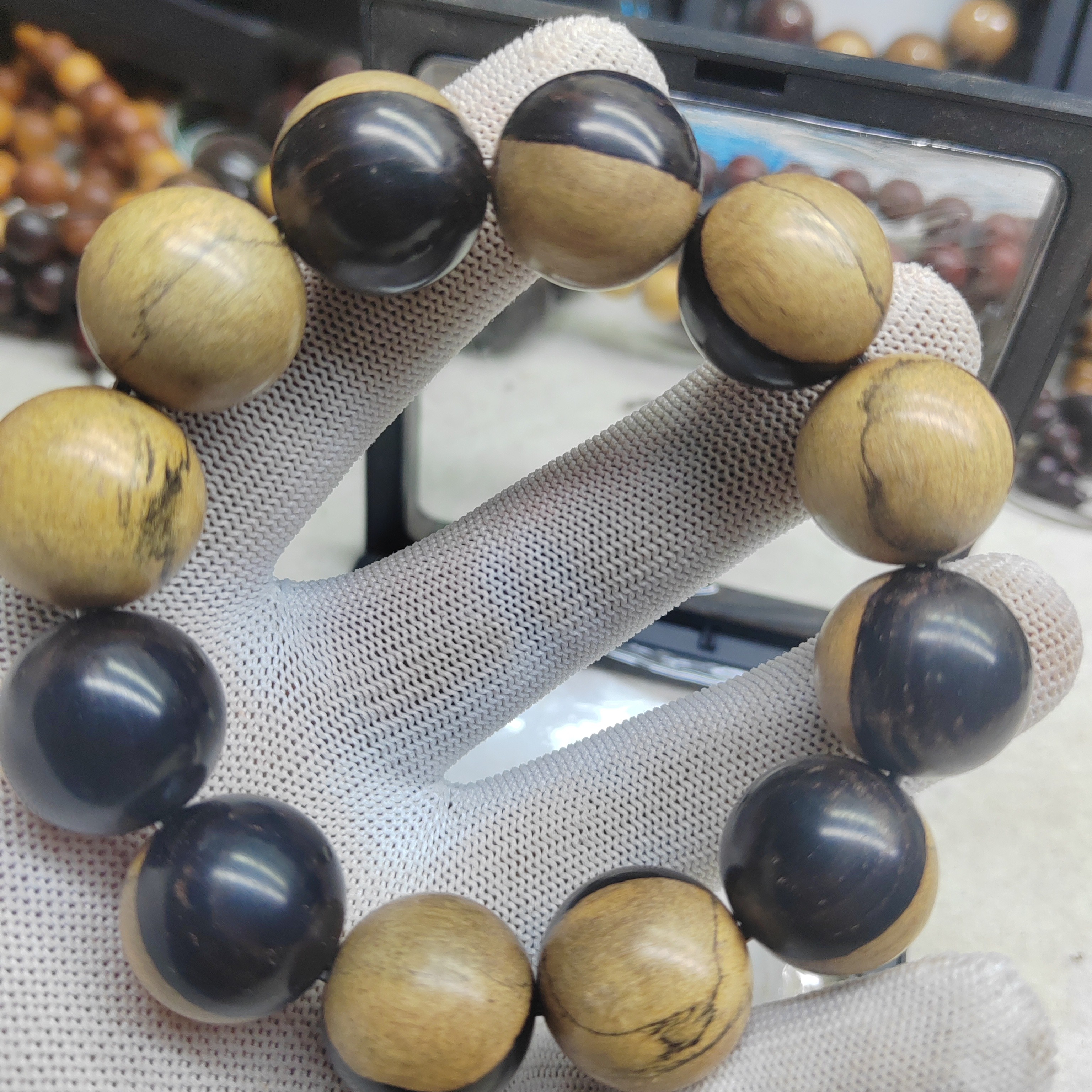 2纯手工制作紫光檀阴阳珠手串，卡20尺寸12加1颗精品无暇