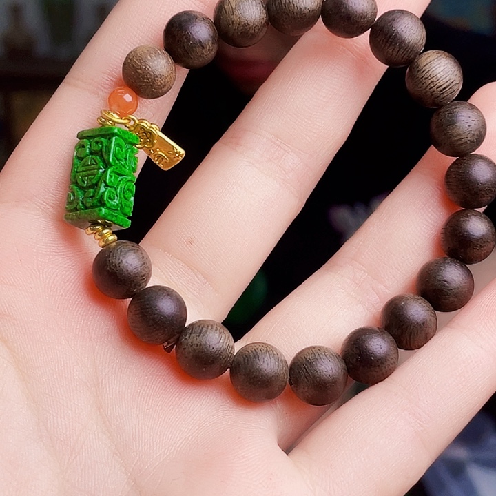 翡翠未镶嵌颈饰多样性