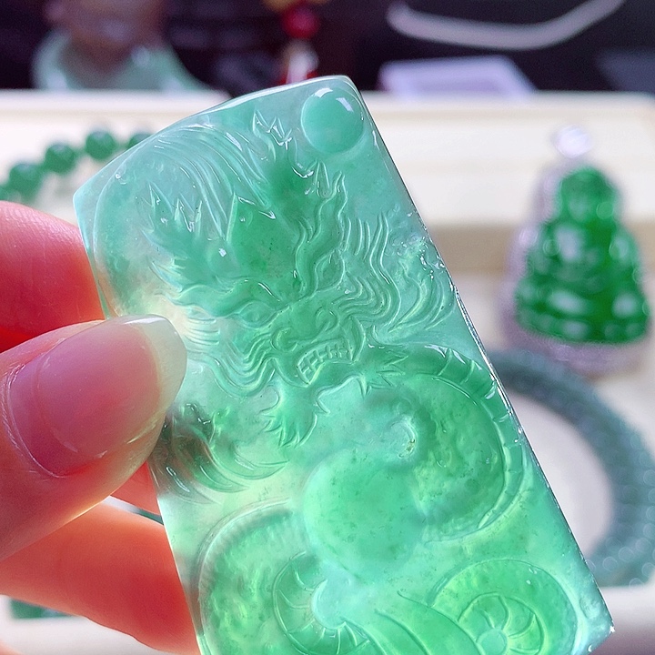 翡翠颈饰未镶嵌天然